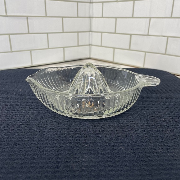 Vintage Clear Glass Hand Juicer Reamer Orange Lemon Citrus Juicer - Large - Picture 1 of 11
